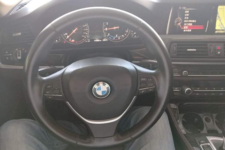 Used BMW 5 Series 2017 525Li Luxury Design Package Steering Wheel