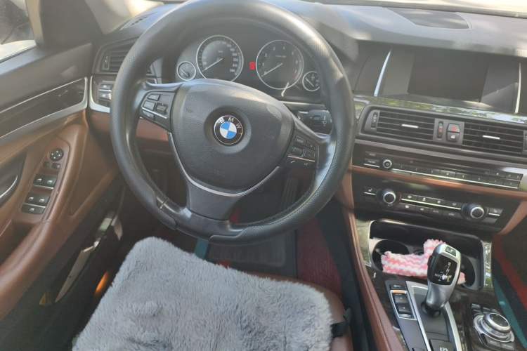 Used BMW 5 Series 2017 525Li Leading Model Steering Wheel