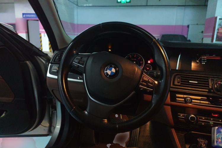Used BMW 5 Series 2017 525Li Leading Model Steering Wheel