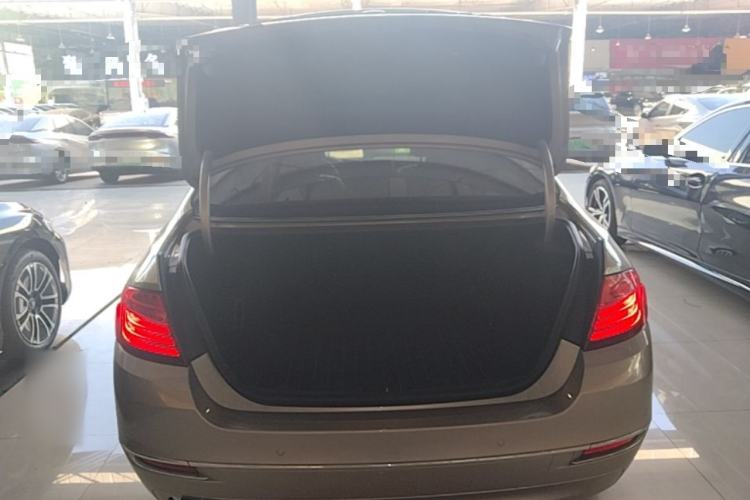 Used BMW 5 Series 2017 525Li Luxury Design Package Trunk