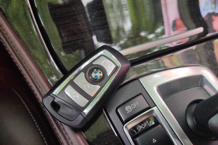 Used BMW 5 Series 2017 525Li Luxury Design Package Vehicle Key