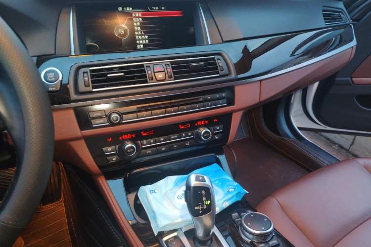 Used BMW 5 Series 2017 528Li Leading Model Audio And AC Panel