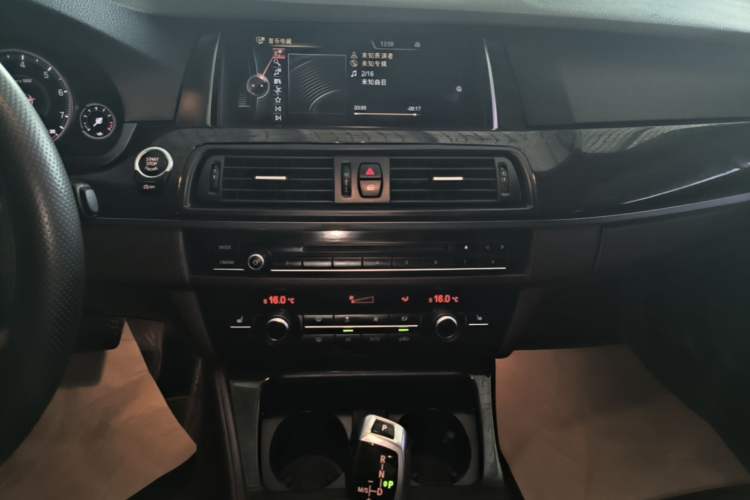 Used BMW 5 Series 2017 525Li Luxury Design Package Audio And AC Panel