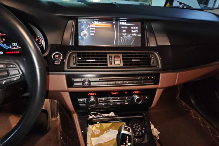 Used BMW 5 Series 2017 520Li Elegant Edition Audio And AC Panel