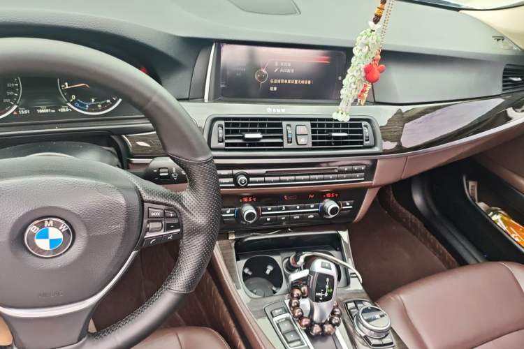 Used BMW 5 Series 2017 525Li Luxury Design Package Audio And AC Panel