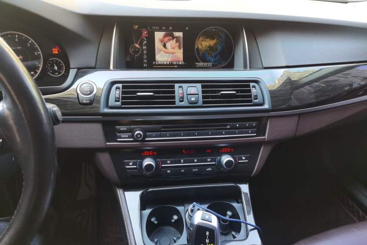 Used BMW 5 Series 2017 525Li Luxury Design Package Audio And AC Panel