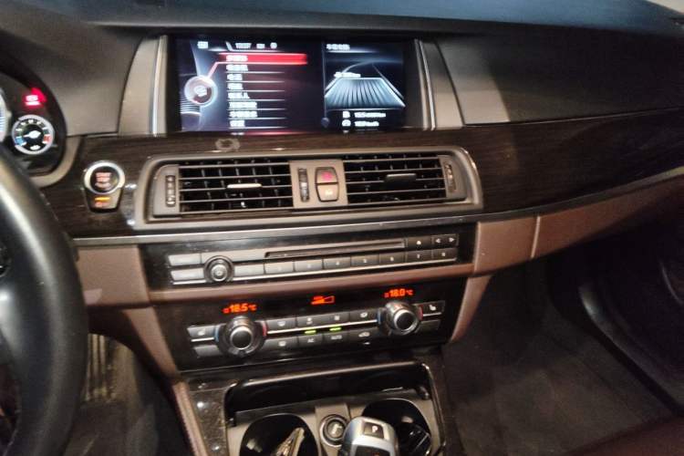 Used BMW 5 Series 2017 525Li Luxury Design Package Audio And AC Panel
