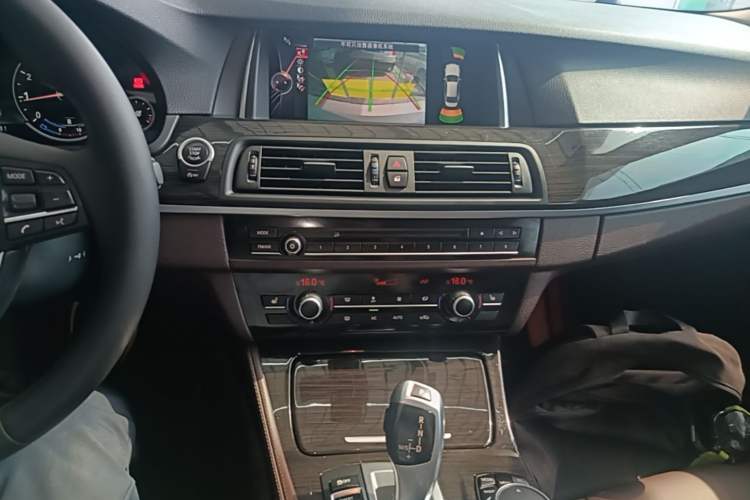 Used BMW 5 Series 2017 525Li Luxury Design Package Audio And AC Panel