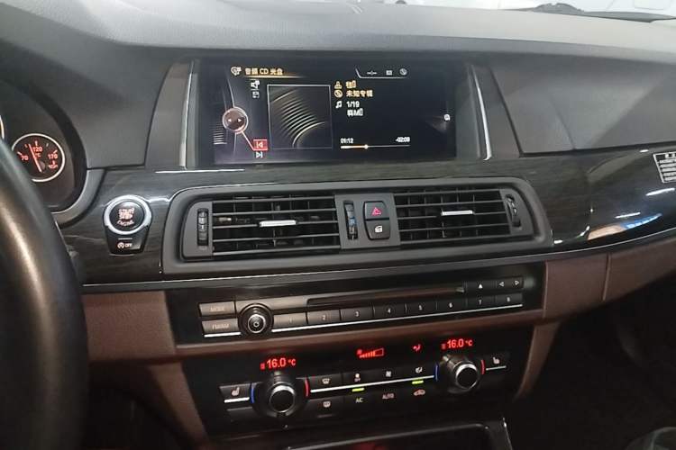 Used BMW 5 Series 2017 525Li Luxury Design Package Audio And AC Panel