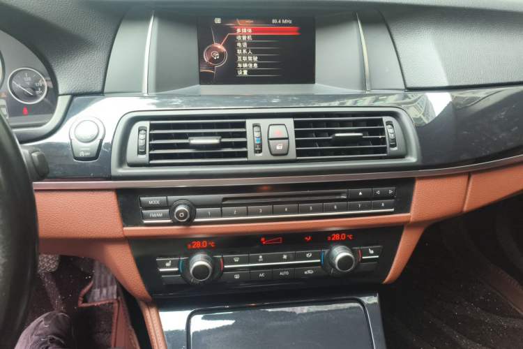 Used BMW 5 Series 2017 520Li Elegant Edition Audio And AC Panel
