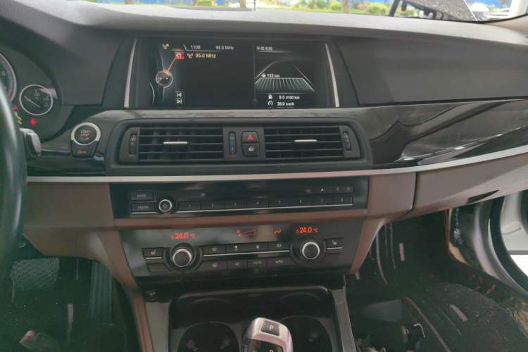 Used BMW 5 Series 2017 525Li Leading Model Audio And AC Panel