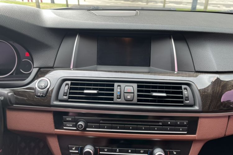 Used BMW 5 Series 2017 525Li Leading Model Audio And AC Panel