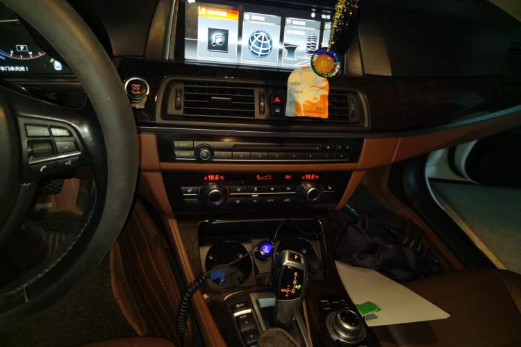 Used BMW 5 Series 2017 525Li Leading Model Audio And AC Panel