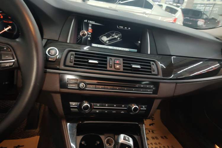 Used BMW 5 Series 2017 525Li Luxury Design Package Audio And AC Panel
