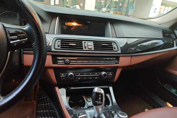 Used BMW 5 Series 2017 520Li Elegant Edition Audio And AC Panel
