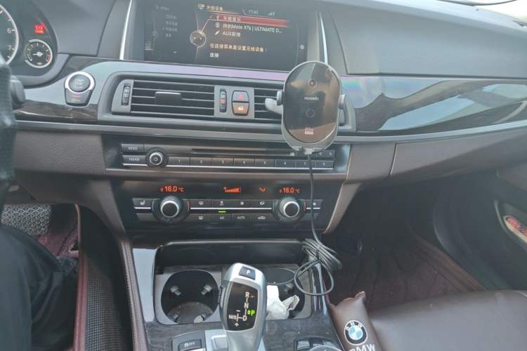 Used BMW 5 Series 2017 525Li Luxury Design Package Audio And AC Panel