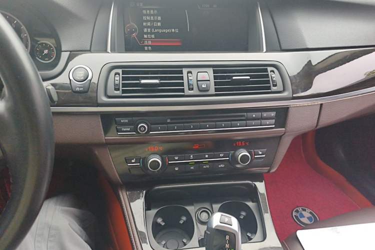 Used BMW 5 Series 2017 525Li Luxury Design Package Audio And AC Panel