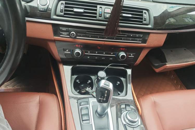 Used BMW 5 Series 2017 525Li Leading Model Audio And AC Panel