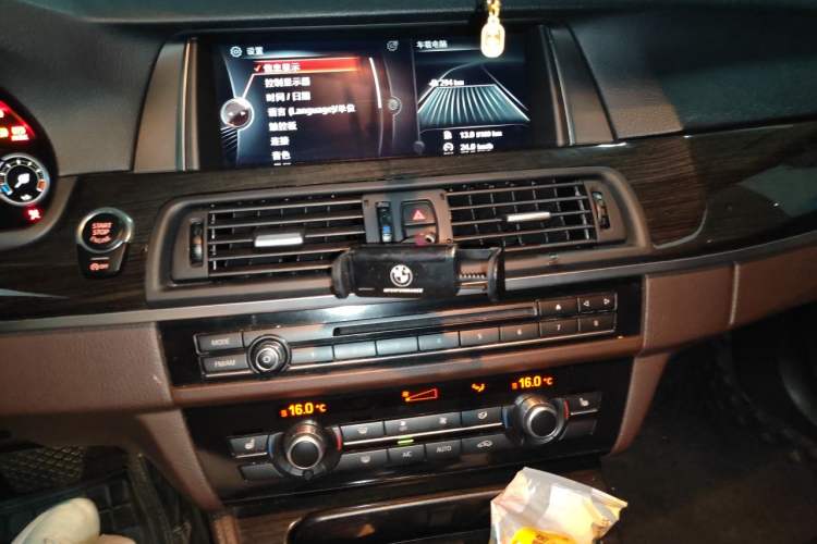 Used BMW 5 Series 2017 525Li Luxury Design Package Audio And AC Panel