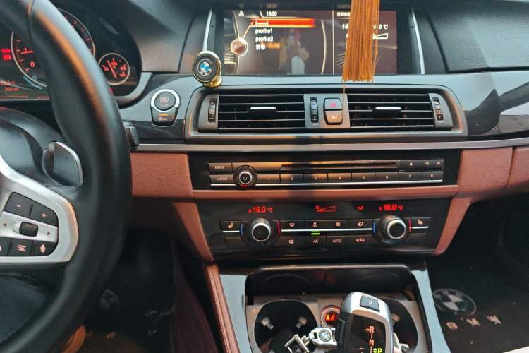 Used BMW 5 Series 2017 520Li Elegant Edition Audio And AC Panel