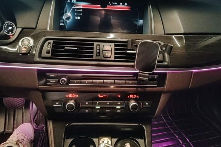 Used BMW 5 Series 2017 525Li Luxury Design Package Audio And AC Panel