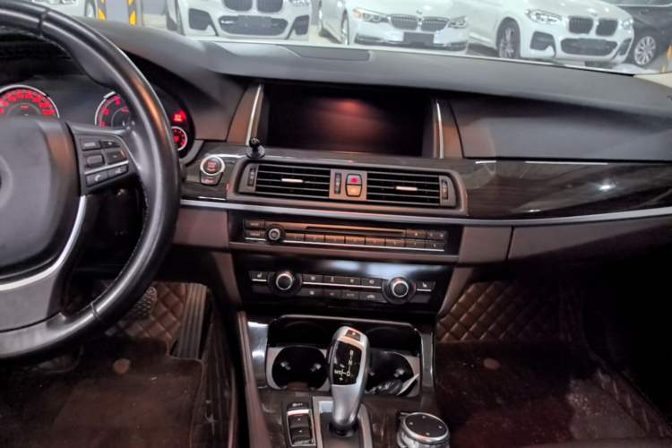 Used BMW 5 Series 2017 525Li Luxury Design Package Audio And AC Panel