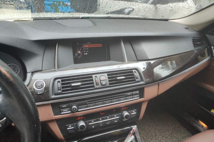 Used BMW 5 Series 2017 525Li Leading Model Audio And AC Panel