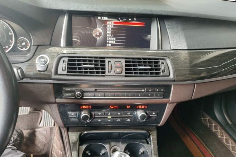 Used BMW 5 Series 2017 525Li Luxury Design Package Audio And AC Panel