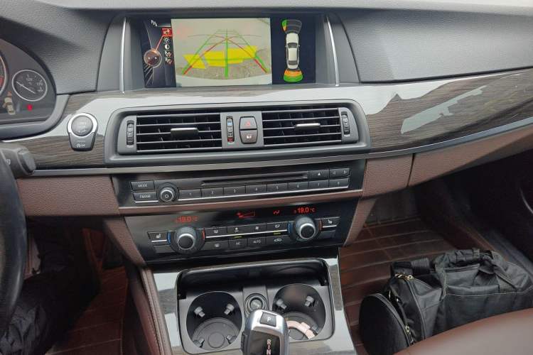 Used BMW 5 Series 2017 525Li Luxury Design Package Audio And AC Panel