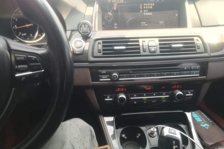 Used BMW 5 Series 2017 525Li Luxury Design Package Audio And AC Panel