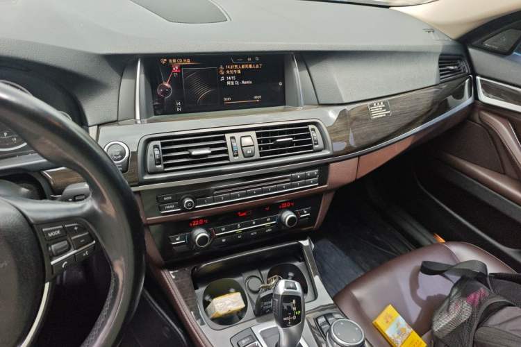 Used BMW 5 Series 2017 525Li Luxury Design Package Audio And AC Panel