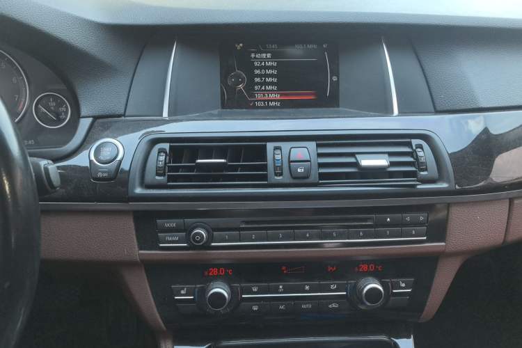 Used BMW 5 Series 2017 525Li Leading Model Audio And AC Panel