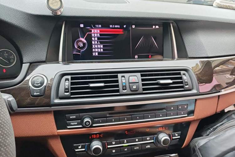 Used BMW 5 Series 2017 525Li Leading Model Audio And AC Panel