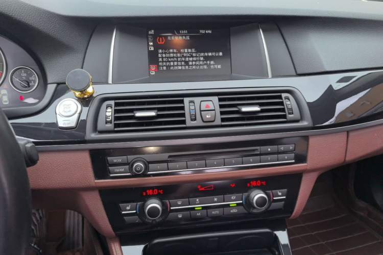 Used BMW 5 Series 2017 520Li Elegant Edition Audio And AC Panel