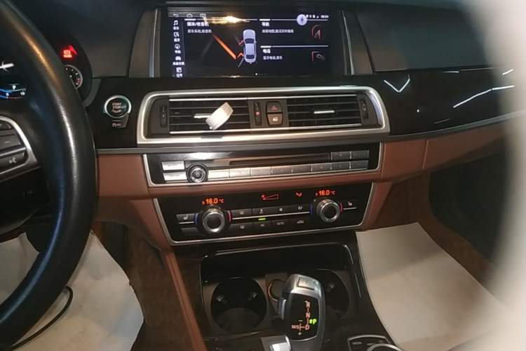 Used BMW 5 Series 2017 525Li Leading Model Audio And AC Panel