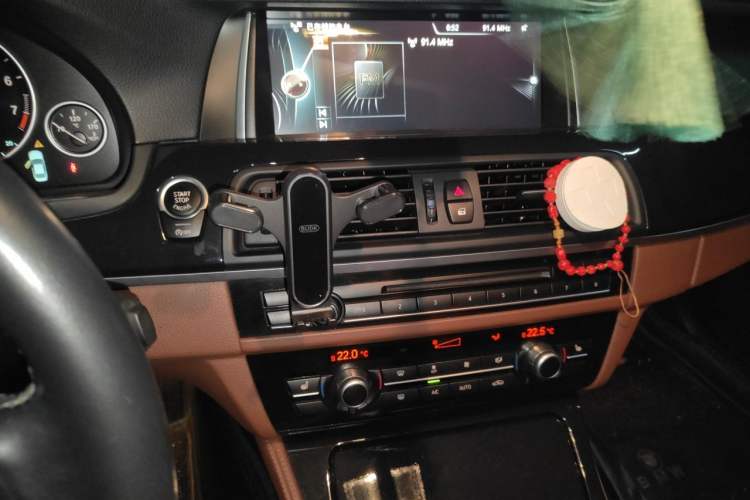 Used BMW 5 Series 2017 520Li Elegant Edition Audio And AC Panel