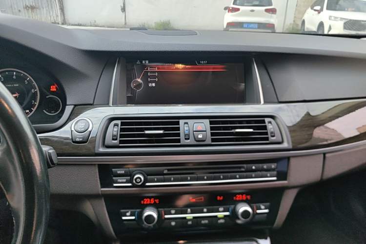 Used BMW 5 Series 2017 525Li Luxury Design Package Audio And AC Panel