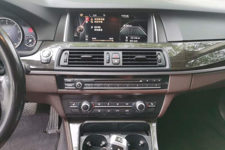 Used BMW 5 Series 2017 525Li Luxury Design Package Audio And AC Panel