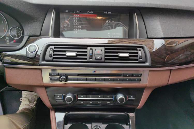 Used BMW 5 Series 2017 525Li Leading Model Audio And AC Panel