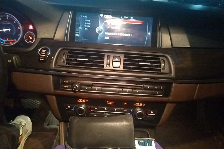 Used BMW 5 Series 2017 525Li Luxury Design Package Audio And AC Panel
