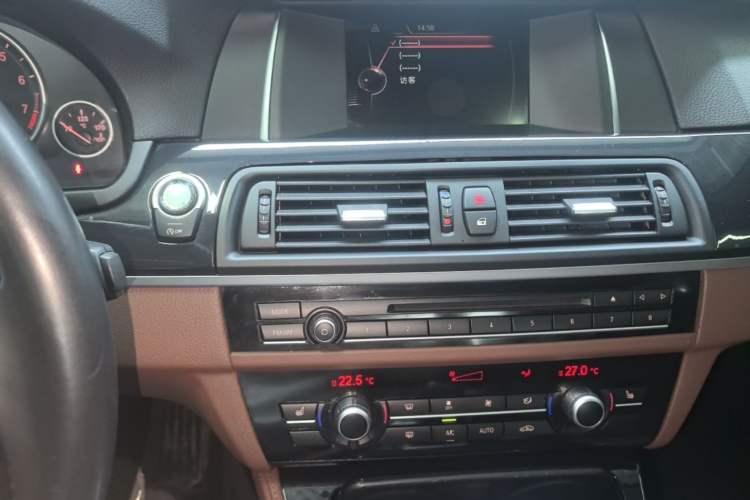 Used BMW 5 Series 2017 520Li Elegant Edition Audio And AC Panel