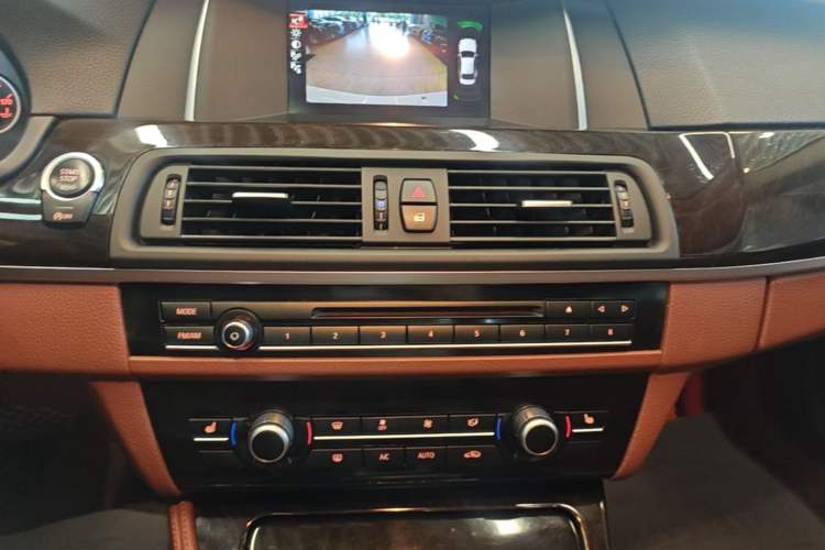 Used BMW 5 Series 2017 525Li Leading Model Audio And AC Panel