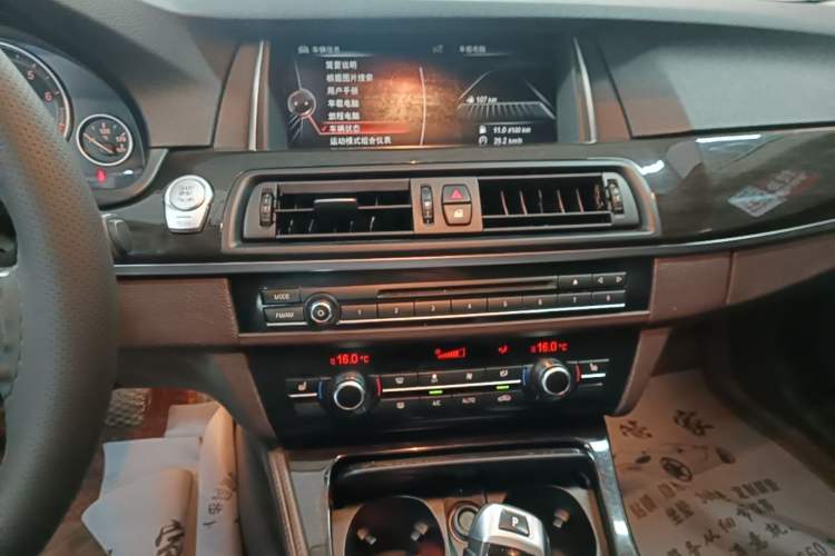 Used BMW 5 Series 2017 525Li Luxury Design Package Audio And AC Panel