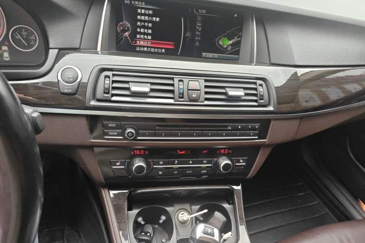Used BMW 5 Series 2017 525Li Leading Model Audio And AC Panel