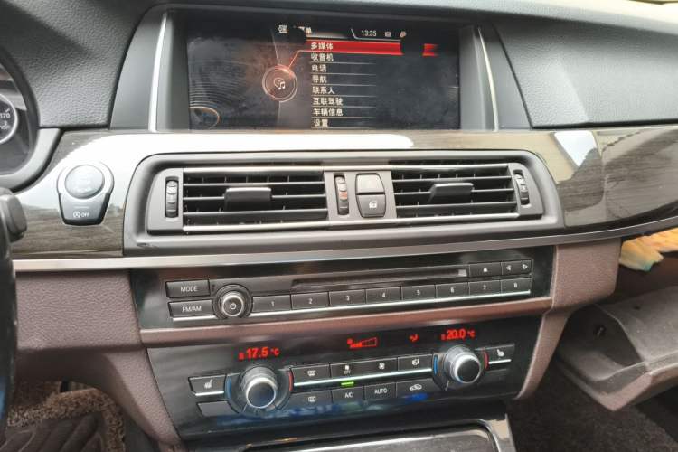 Used BMW 5 Series 2017 525Li Luxury Design Package Audio And AC Panel