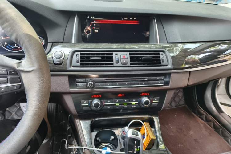 Used BMW 5 Series 2017 525Li Luxury Design Package Audio And AC Panel