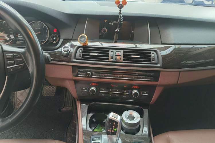 Used BMW 5 Series 2017 525Li Leading Model Audio And AC Panel