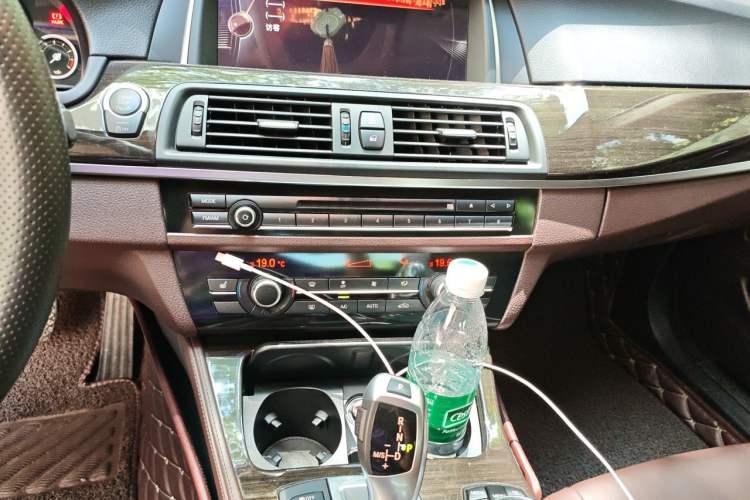 Used BMW 5 Series 2017 525Li Luxury Design Package Audio And AC Panel