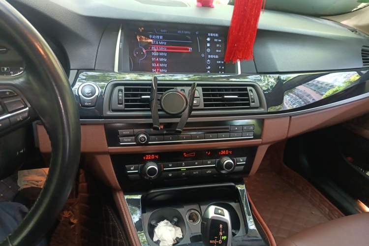 Used BMW 5 Series 2017 520Li Elegant Edition Audio And AC Panel