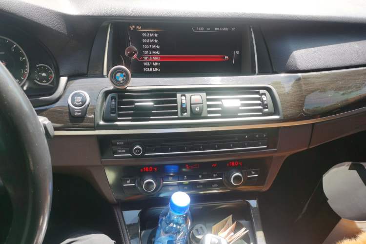 Used BMW 5 Series 2017 525Li Luxury Design Package Audio And AC Panel